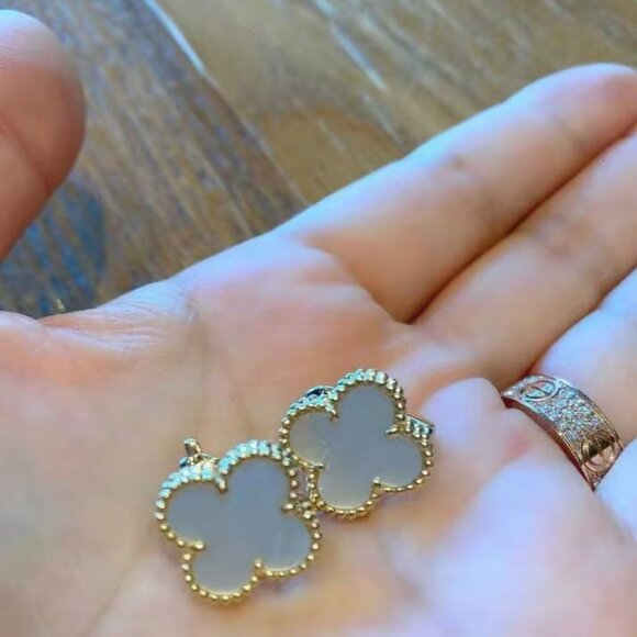 mother of pearl Clover Earrings - Picture 1 of 5